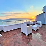 Apartman Sky & Sea Beachfront With Panoramic Terrace *