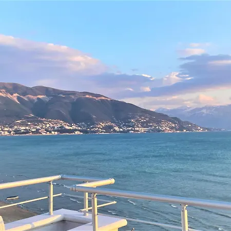 Sky & Sea Beachfront With Panoramic Terrace Apartman