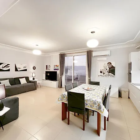 Apartman Sky & Sea Beachfront With Panoramic Terrace
