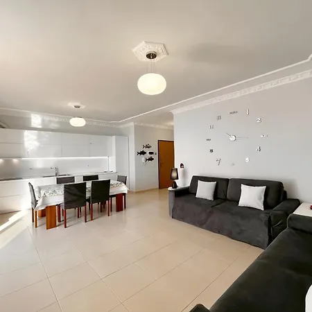 Sky & Sea Beachfront With Panoramic Terrace Apartman
