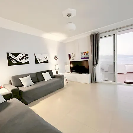 Sky & Sea Beachfront With Panoramic Terrace
