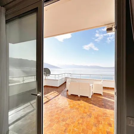 Apartman Sky & Sea Beachfront With Panoramic Terrace