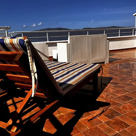 Sky & Sea Beachfront With Panoramic Terrace Apartman
