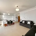 Sky & Sea Beachfront With Panoramic Terrace Apartamento