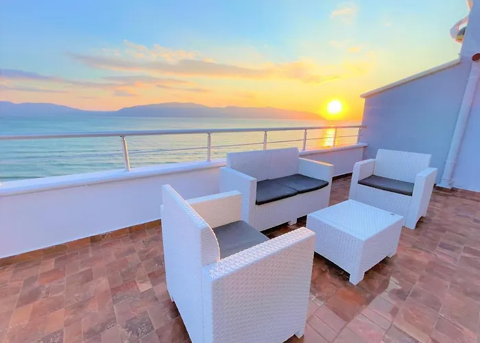 Sky & Sea Beachfront With Panoramic Terrace Appartamento Vlorë