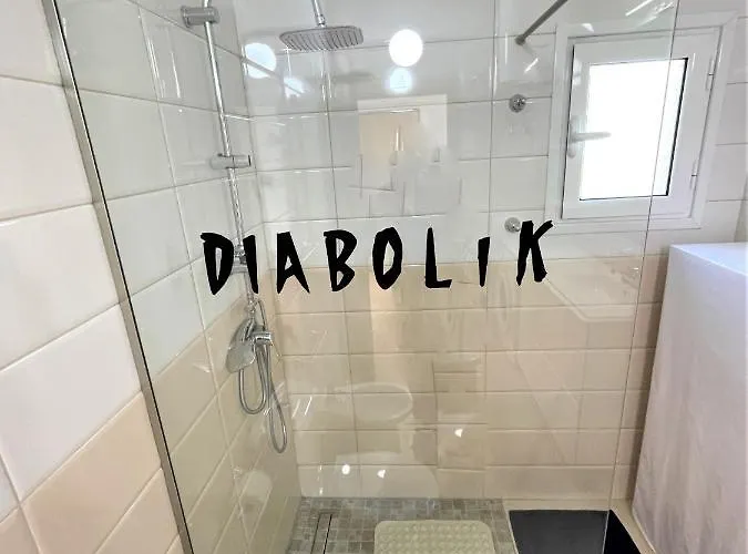 Sky & Sea Beachfront With Panoramic Terrace Vlore