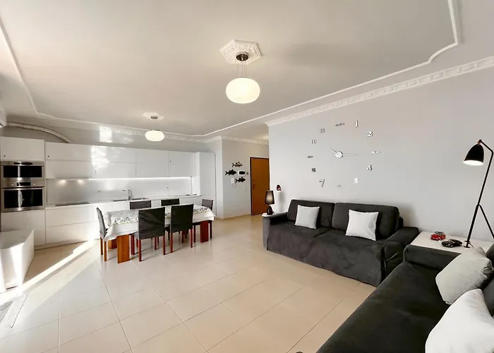 Sky & Sea Beachfront With Panoramic Terrace Appartamento