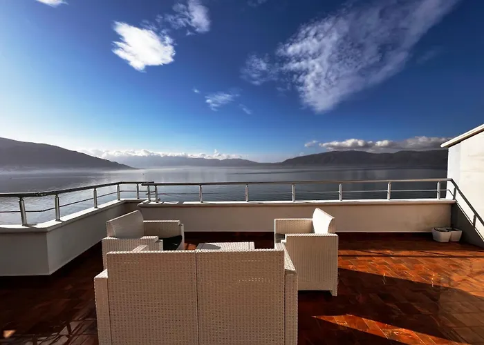 Sky & Sea Beachfront With Panoramic Terrace Appartamento Vlorë