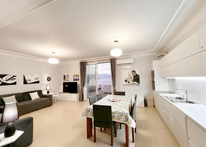 Sky & Sea Beachfront With Panoramic Terrace *