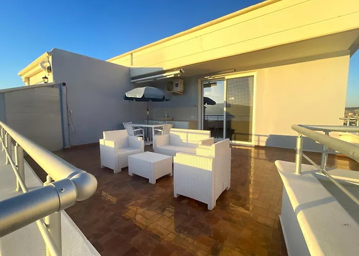 Sky & Sea Beachfront With Panoramic Terrace Apartment *