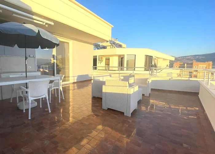 Sky & Sea Beachfront With Panoramic Terrace Apartment