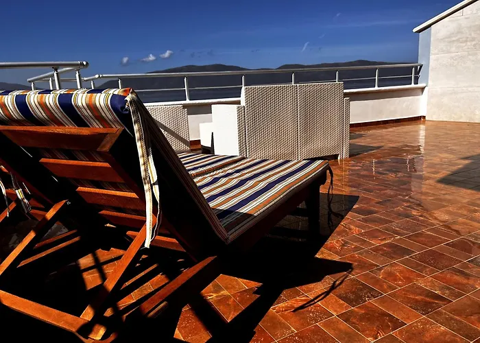 Sky & Sea Beachfront With Panoramic Terrace Appartamento