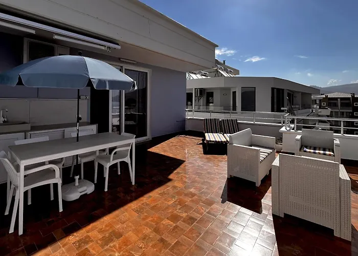 Sky & Sea Beachfront With Panoramic Terrace Appartamento *