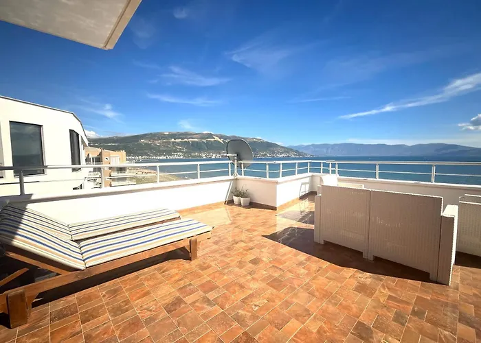 Sky & Sea Beachfront With Panoramic Terrace *